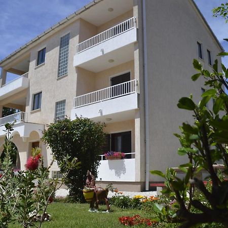 Apartment Lidija Кърк Екстериор снимка