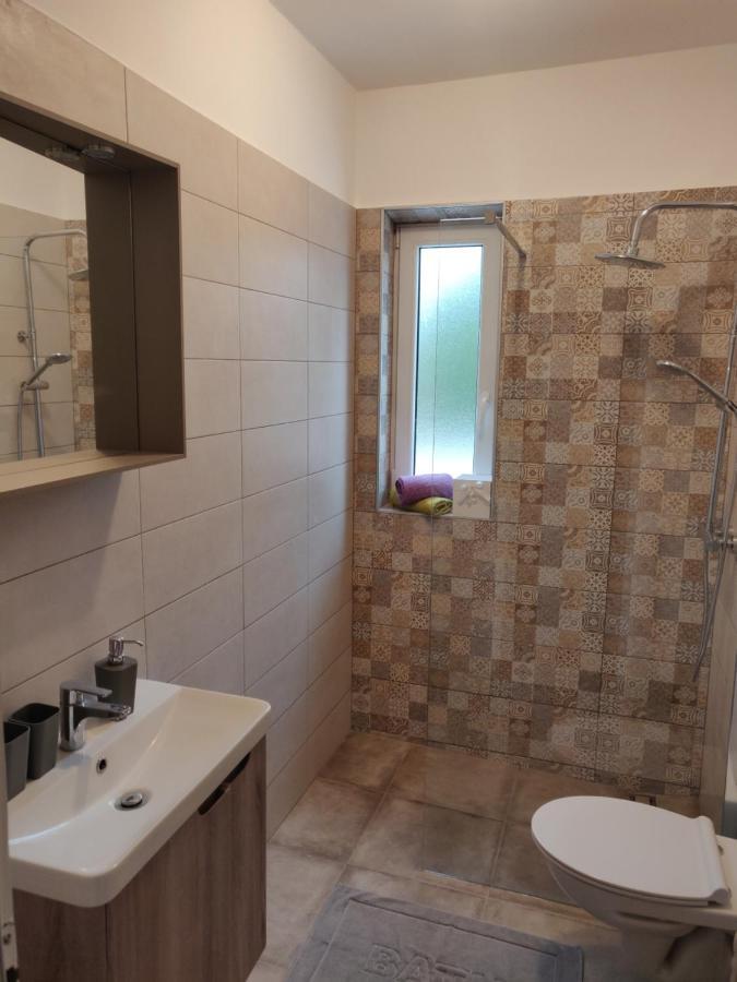 Apartment Lidija Кърк Екстериор снимка