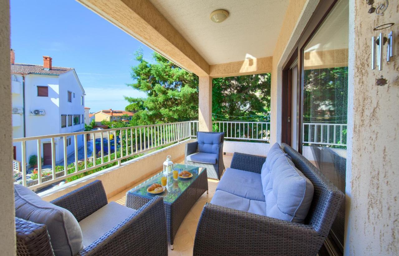 Apartment Lidija Кърк Екстериор снимка