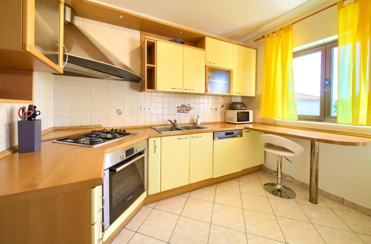 Apartment Lidija Кърк Екстериор снимка
