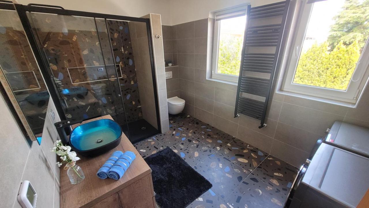 Apartment Lidija Кърк Екстериор снимка