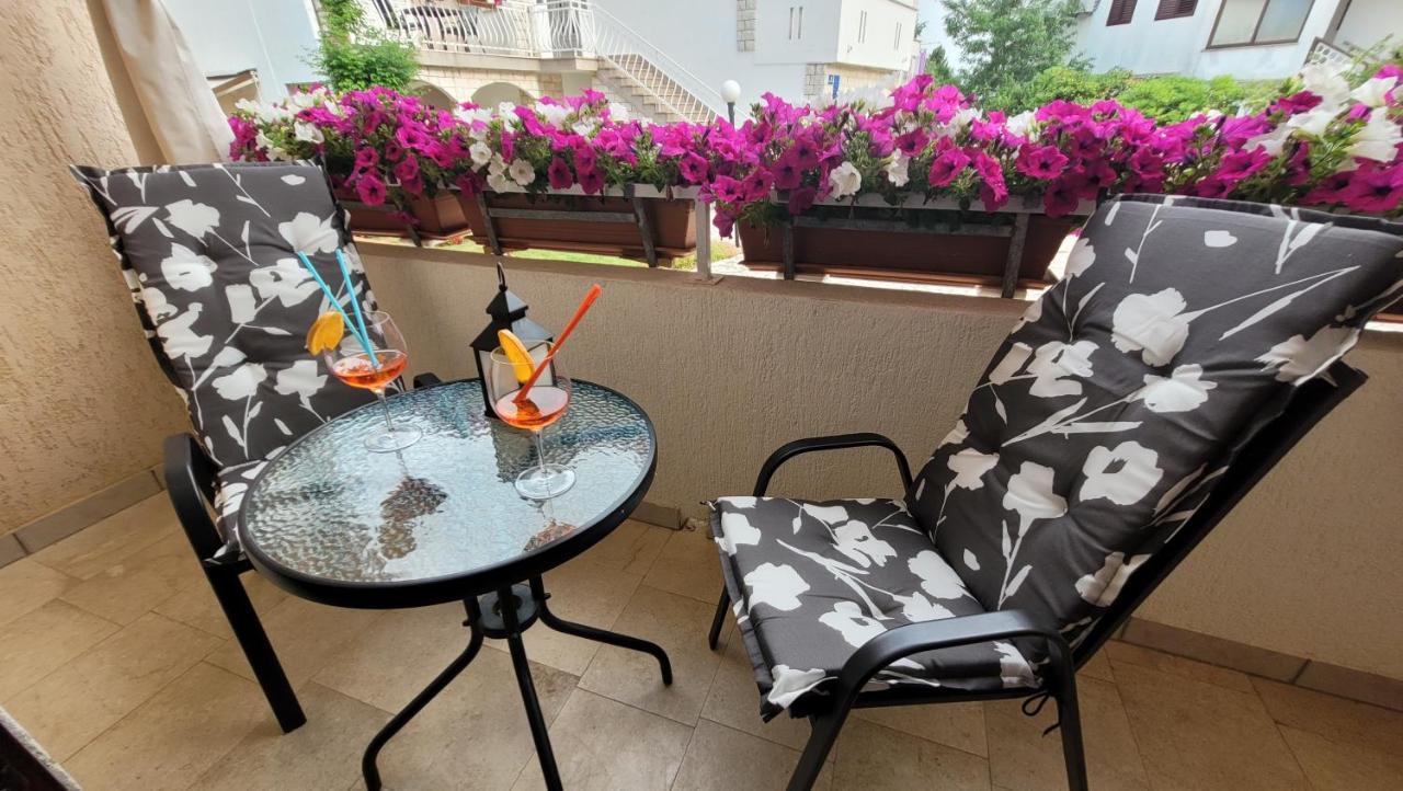 Apartment Lidija Кърк Екстериор снимка